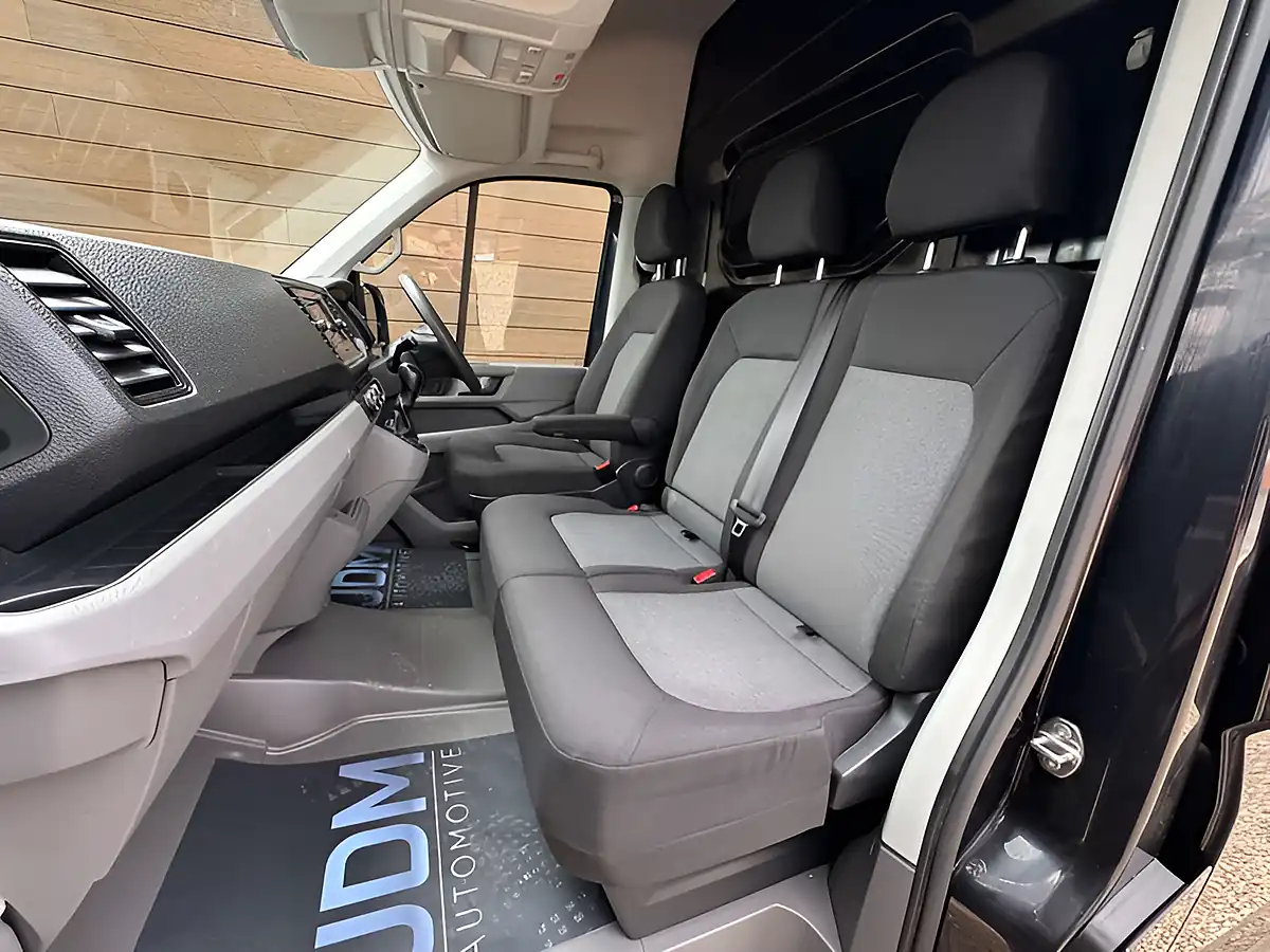 Used 2024 Volkswagen Crafter Trendline Black - Interior and Exterior details 17