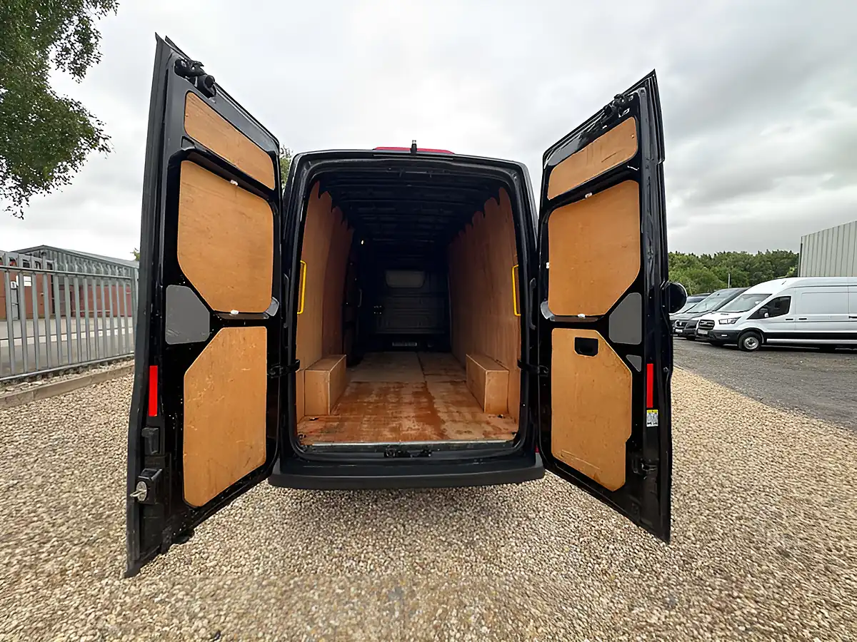Used 2024 Volkswagen Crafter Trendline Black - Interior and Exterior details 5