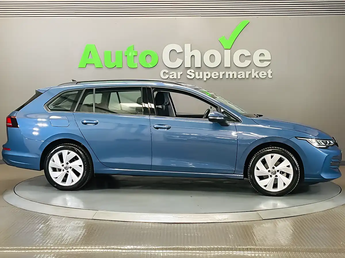 Used 2024 Volkswagen Golf Life Anemone Blue - Interior and Exterior details 17