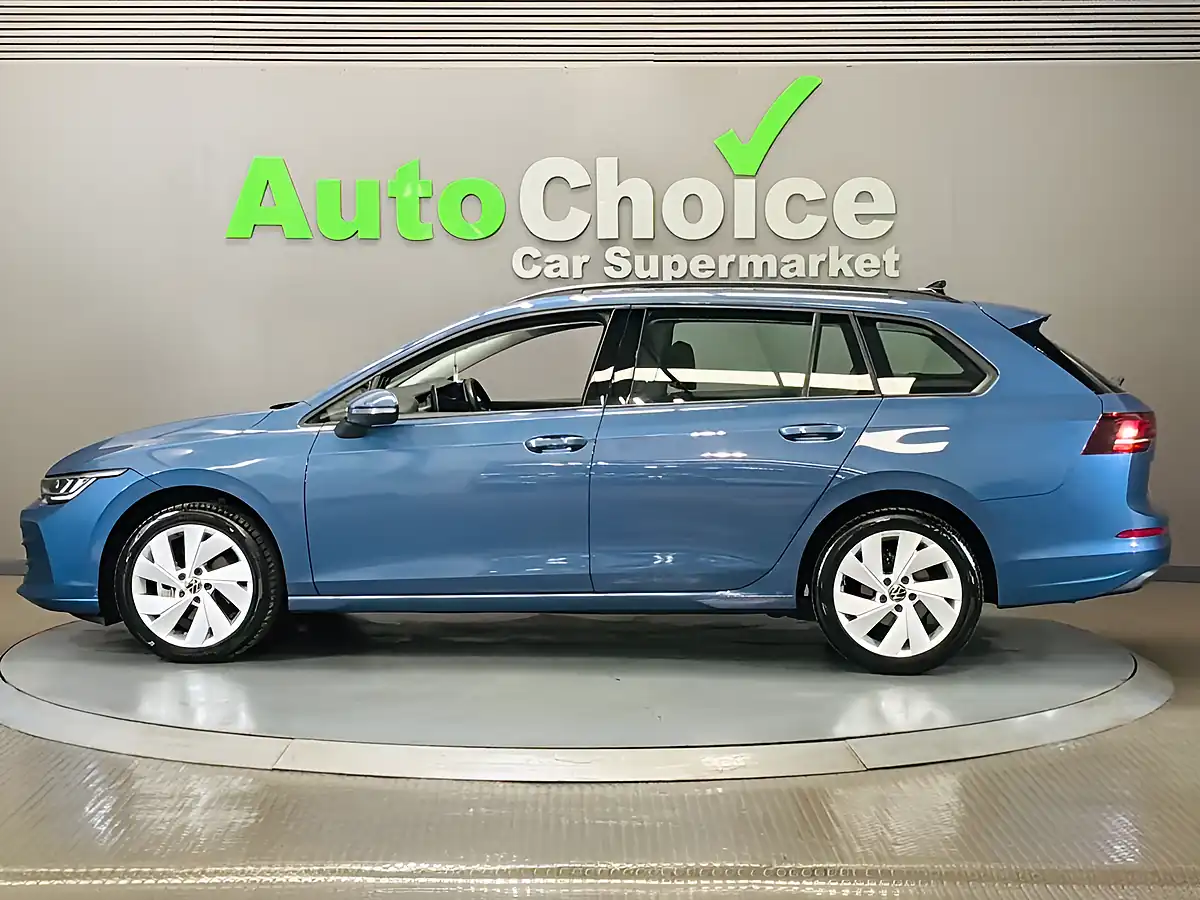Used 2024 Volkswagen Golf Life Anemone Blue - Interior and Exterior details 8