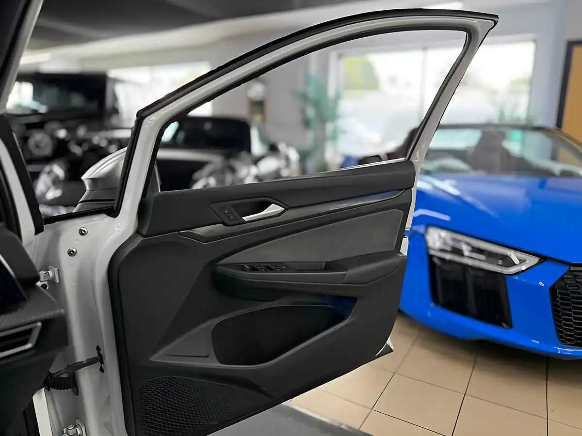 Used 2024 Volkswagen Golf R 4MOTION Dsg White - Interior and Exterior details 14