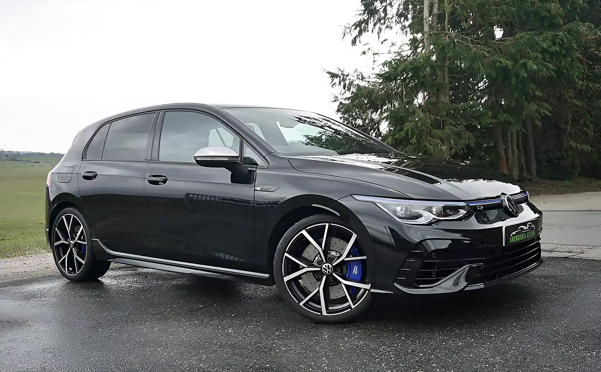 Used 2024 Volkswagen Golf R Deep Black Pearl - Front View