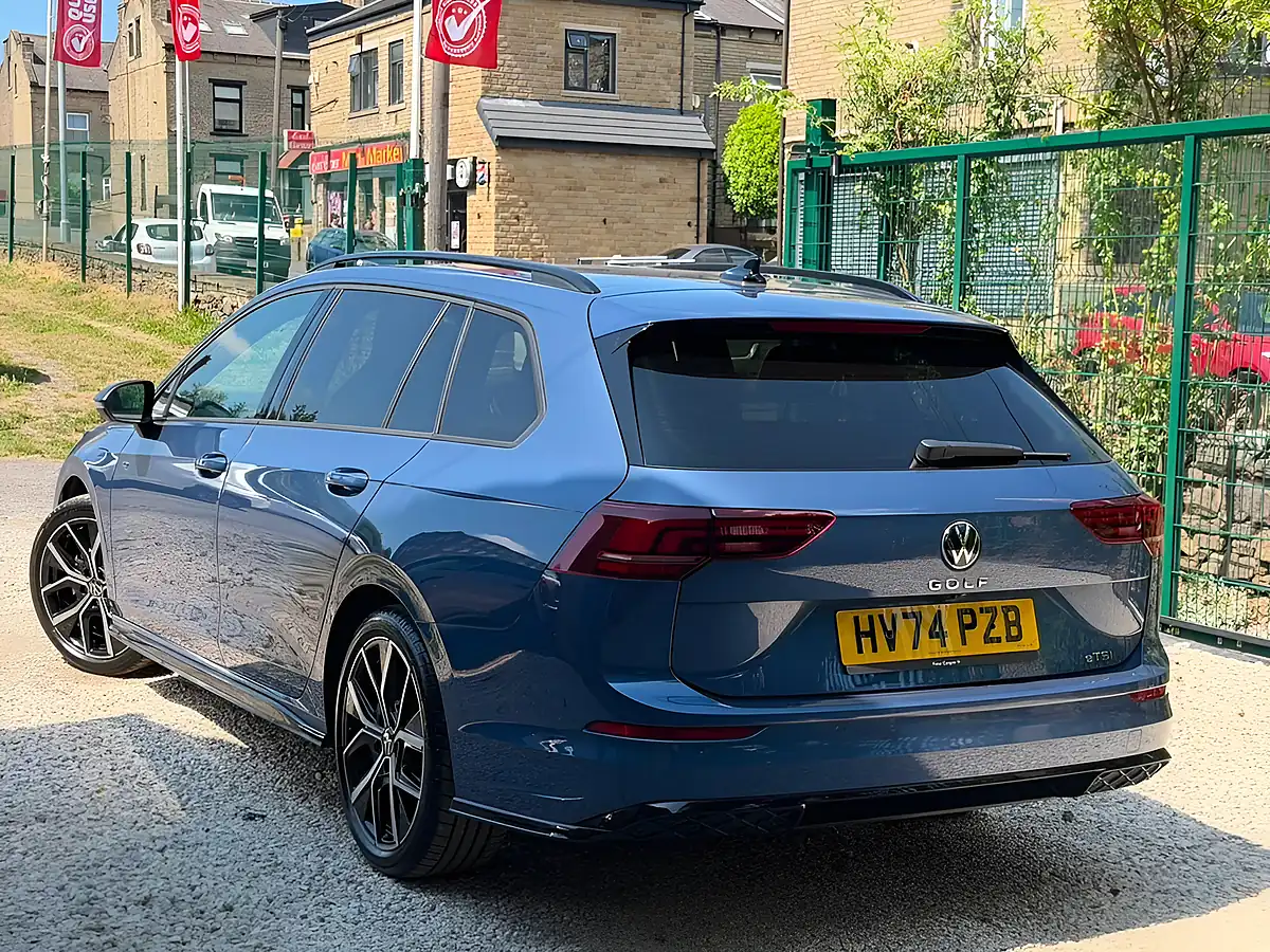 Used 2024 Volkswagen Golf R-Line Blue - Interior and Exterior details 5