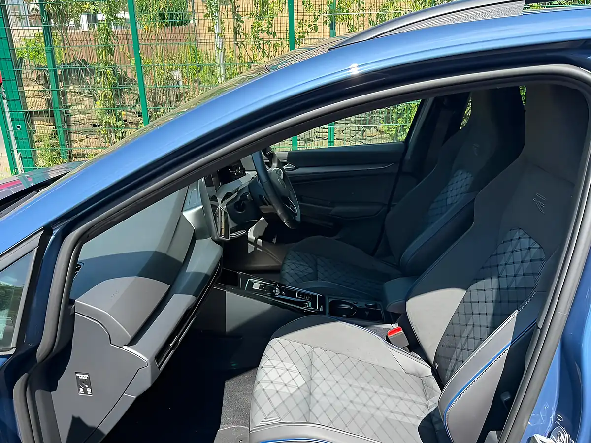 Used 2024 Volkswagen Golf R-Line Blue - Interior and Exterior details 9