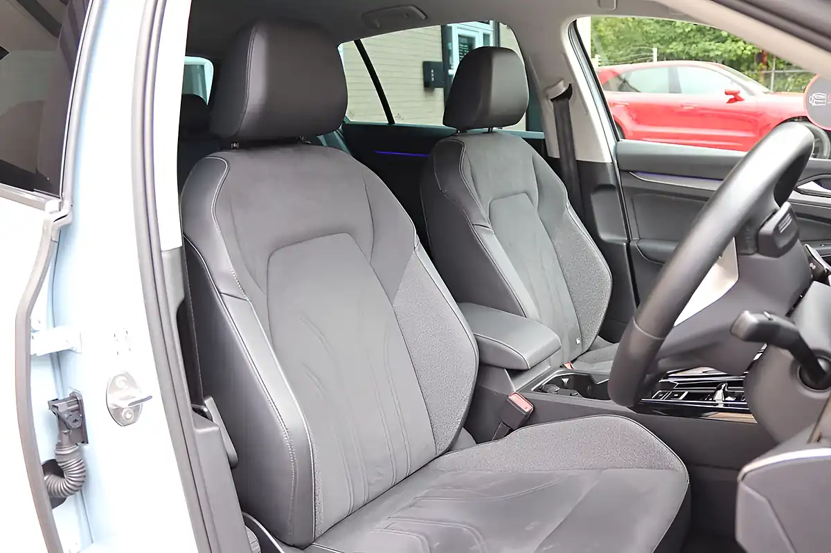 Used 2024 Volkswagen Golf Style Blue - Interior and Exterior details 4