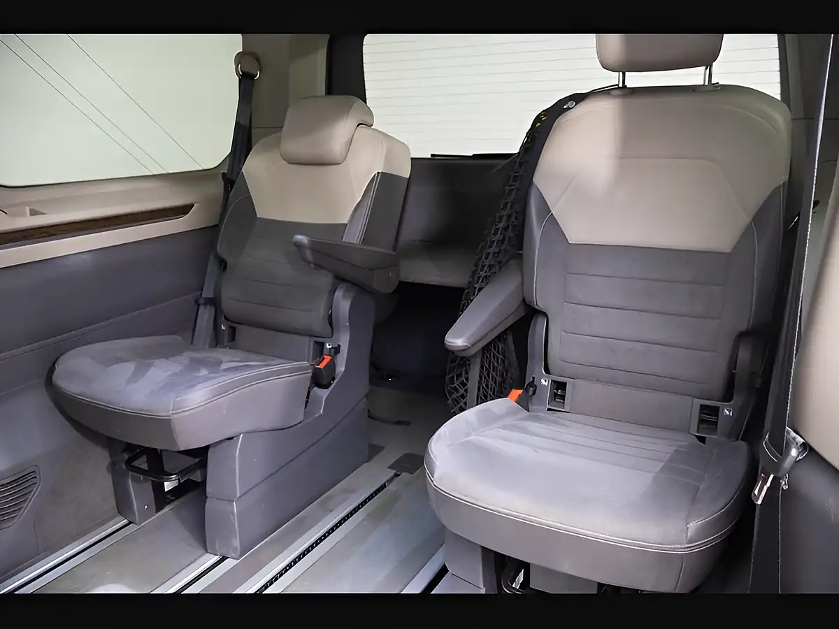 Used 2024 Volkswagen Multivan Style Long Blue - Interior and Exterior details 10