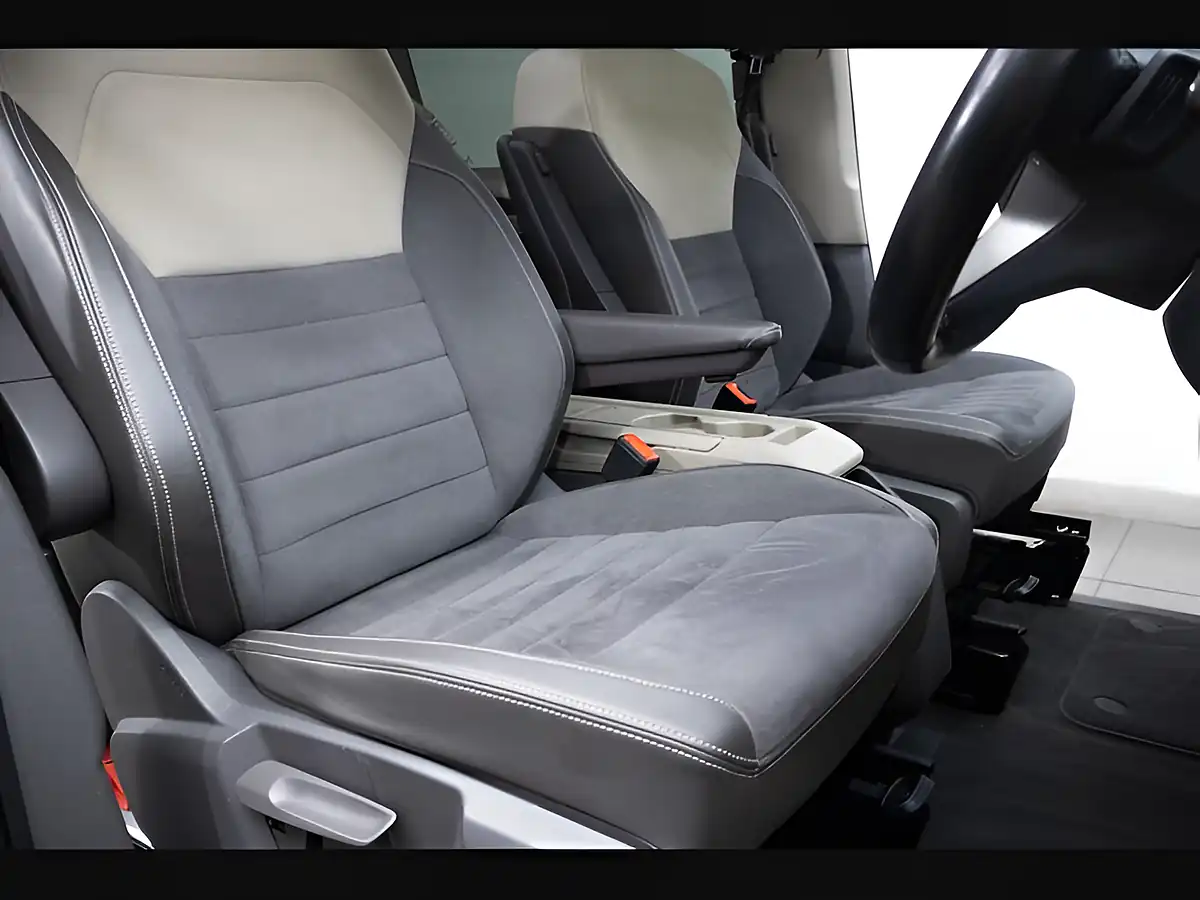 Used 2024 Volkswagen Multivan Style Long Blue - Interior and Exterior details 15