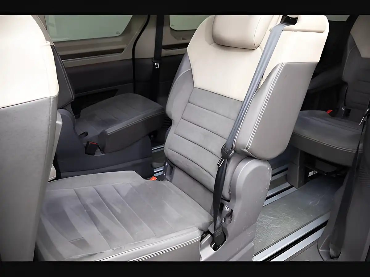 Used 2024 Volkswagen Multivan Style Long Blue - Interior and Exterior details 11