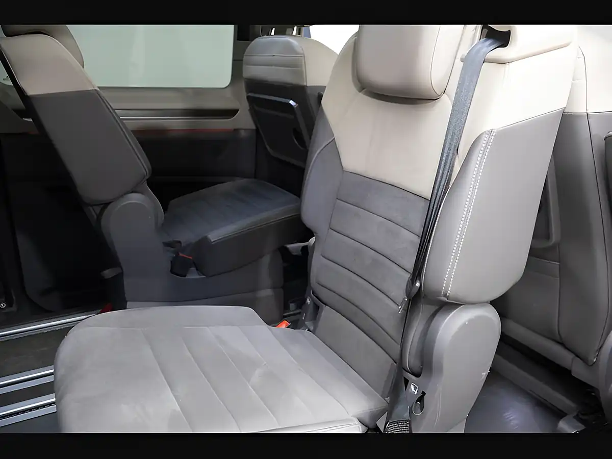 Used 2024 Volkswagen Multivan Style Long Blue - Interior and Exterior details 14