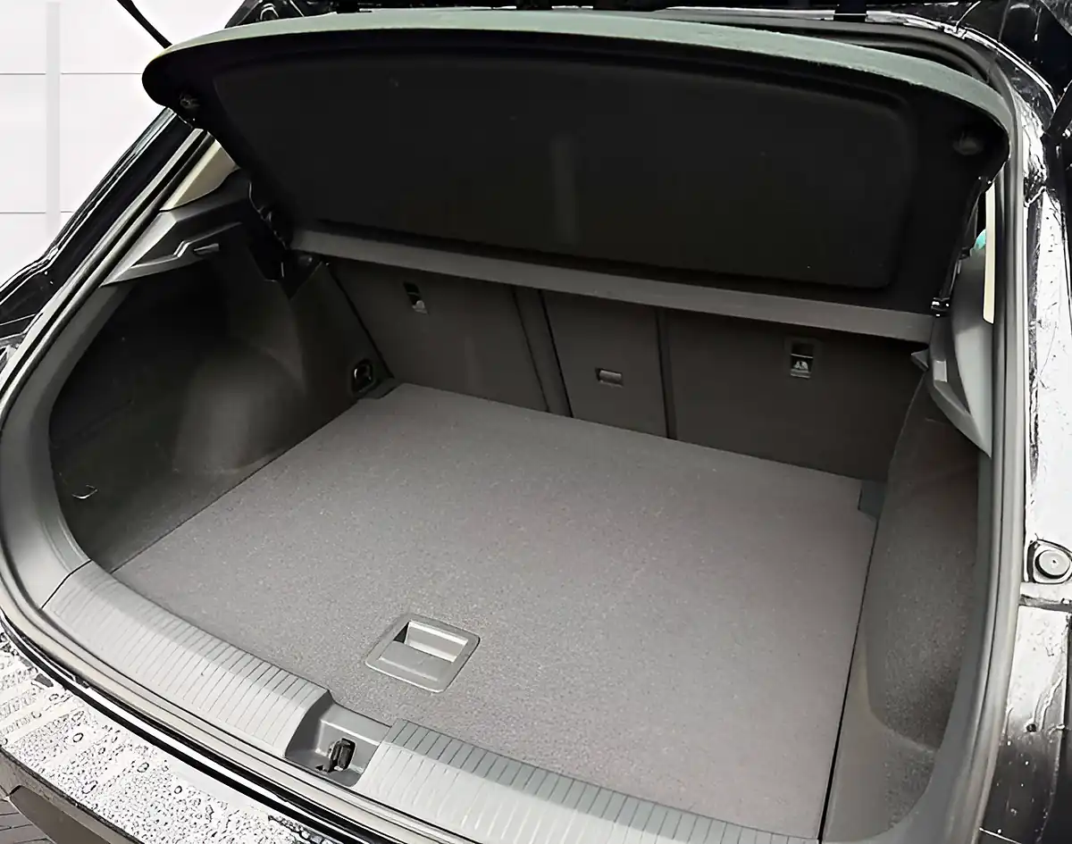 Used 2024 Volkswagen T-Roc Life Black - Interior and Exterior details 13