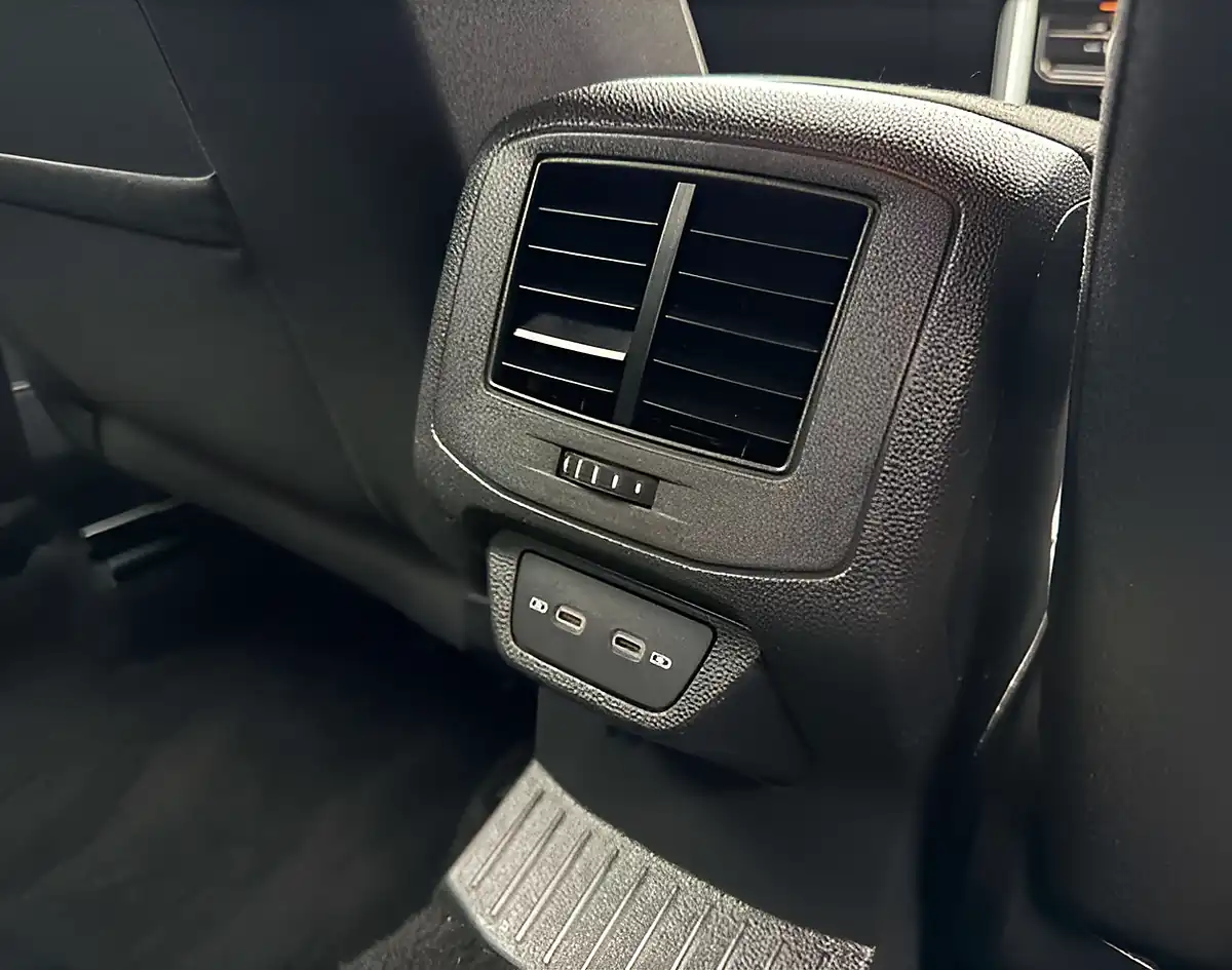 Used 2024 Volkswagen T-Roc Life Black - Interior and Exterior details 17