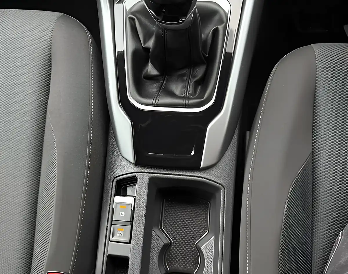 Used 2024 Volkswagen T-Roc Life Black - Interior and Exterior details 18
