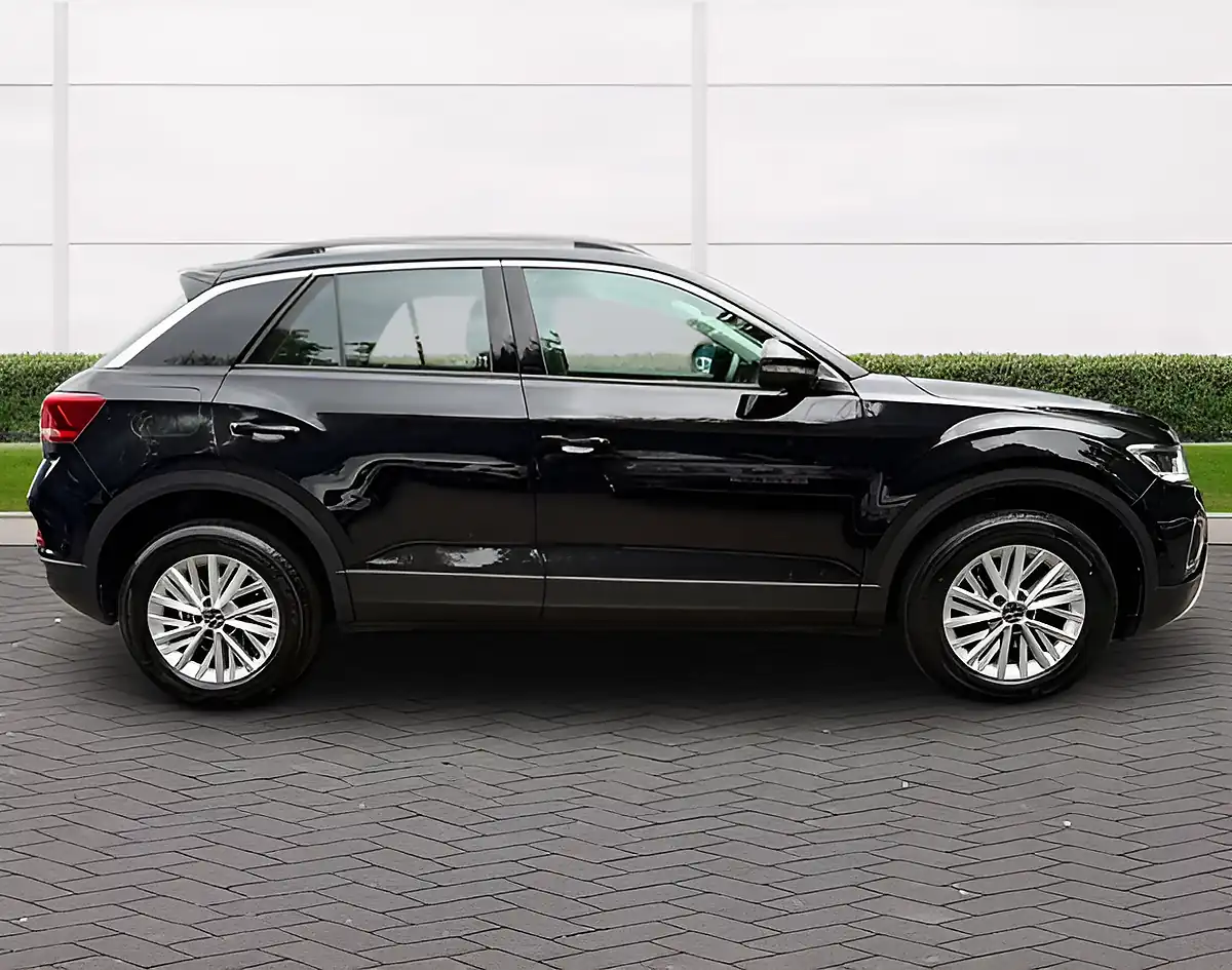 Used 2024 Volkswagen T-Roc Life Black - Interior and Exterior details 8