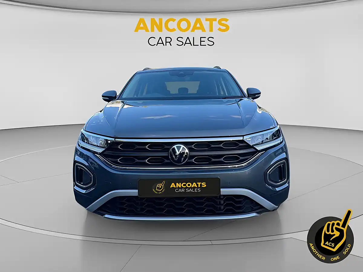 Used 2024 Volkswagen T-Roc Life Grey - Interior and Exterior details 8