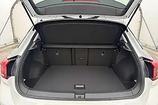 Used 2024 Volkswagen T-Roc Life White - Interior and Exterior details 12
