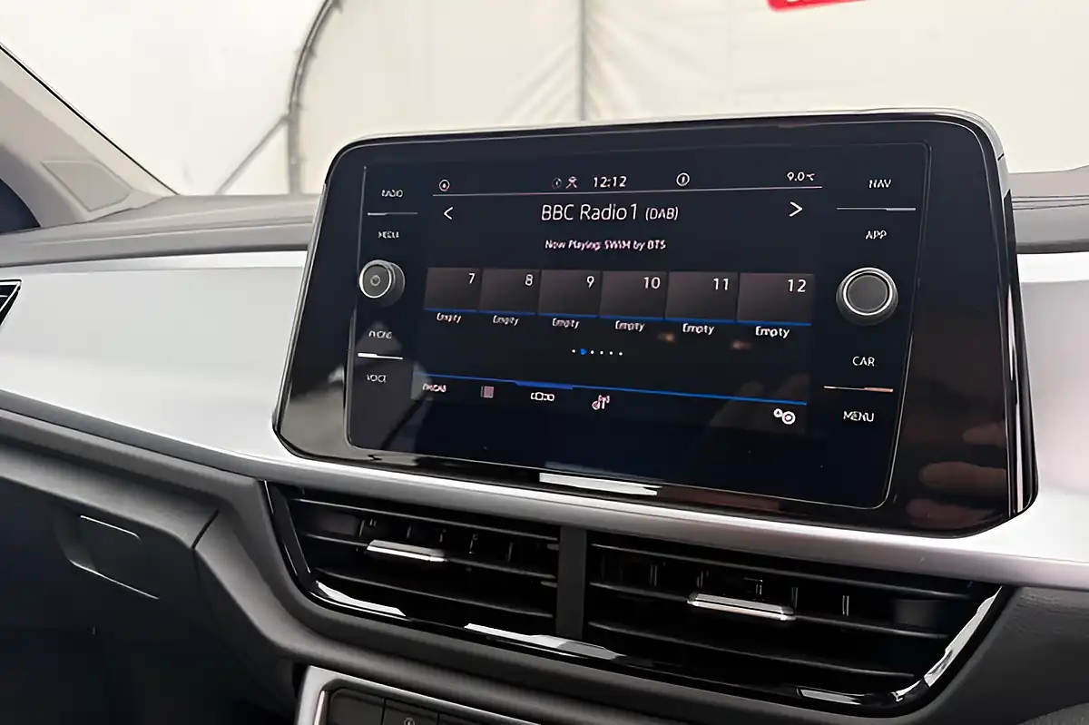 Used 2024 Volkswagen T-Roc Life White - Interior and Exterior details 18