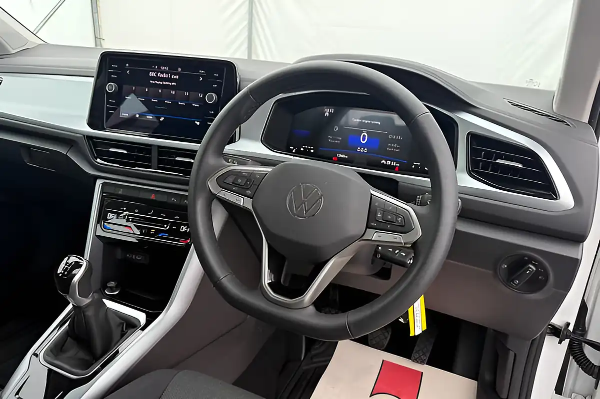 Used 2024 Volkswagen T-Roc Life White - Interior and Exterior details 19