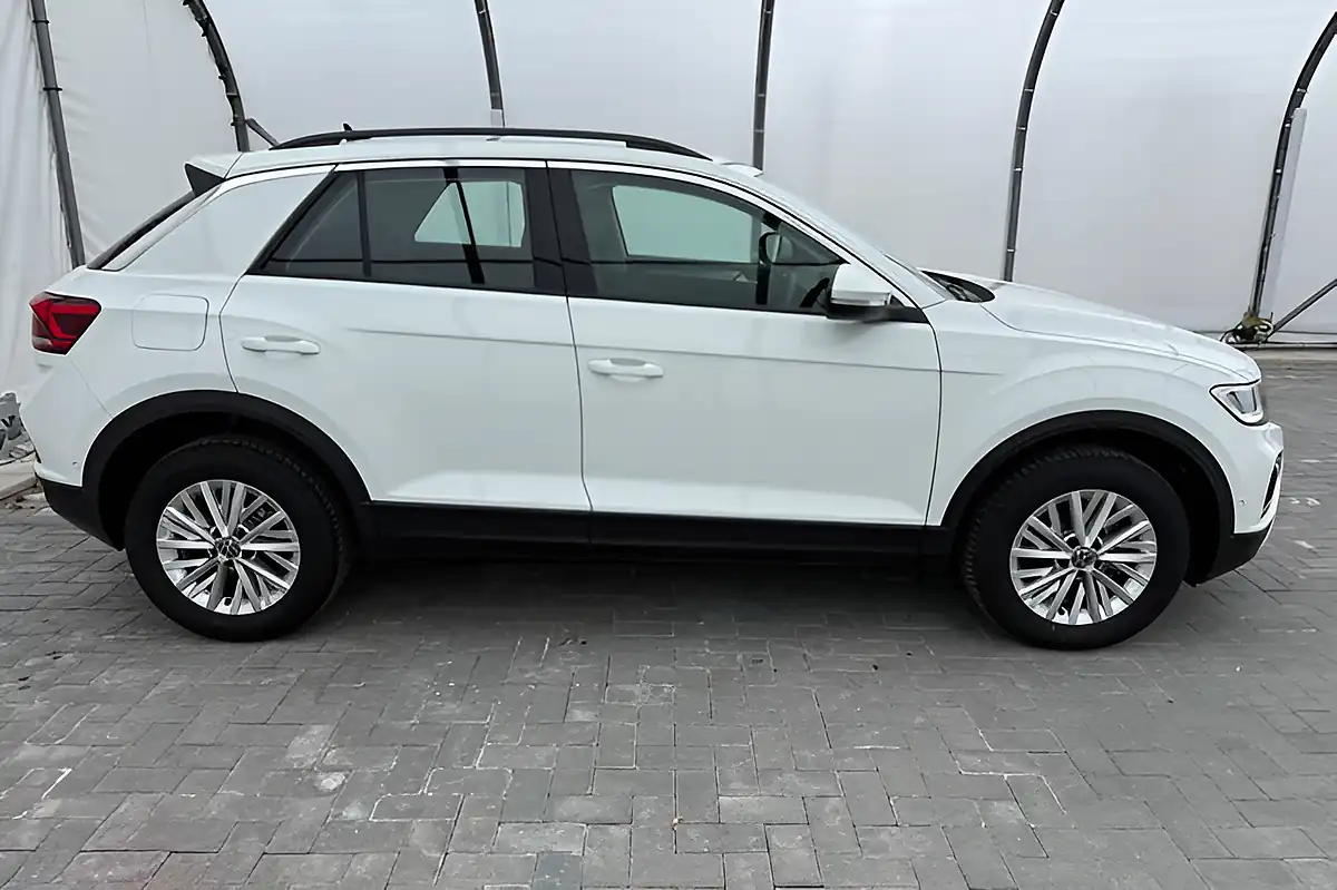 Used 2024 Volkswagen T-Roc Life White - Interior and Exterior details 3