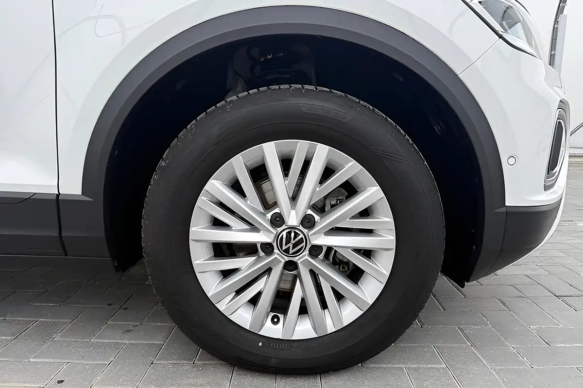 Used 2024 Volkswagen T-Roc Life White - Interior and Exterior details 4