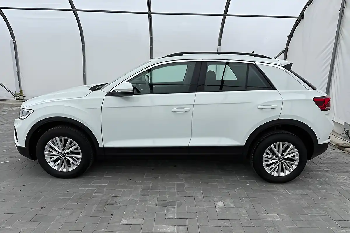 Used 2024 Volkswagen T-Roc Life White - Interior and Exterior details 8