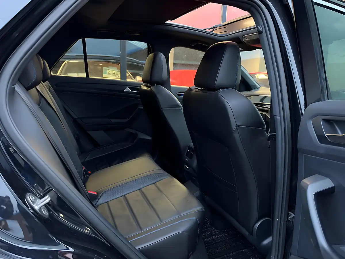 Used 2024 Volkswagen T-Roc R Black - Interior and Exterior details 17