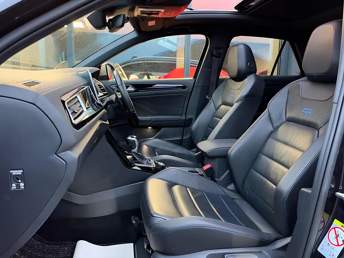 Used 2024 Volkswagen T-Roc R Black - Interior and Exterior details 4