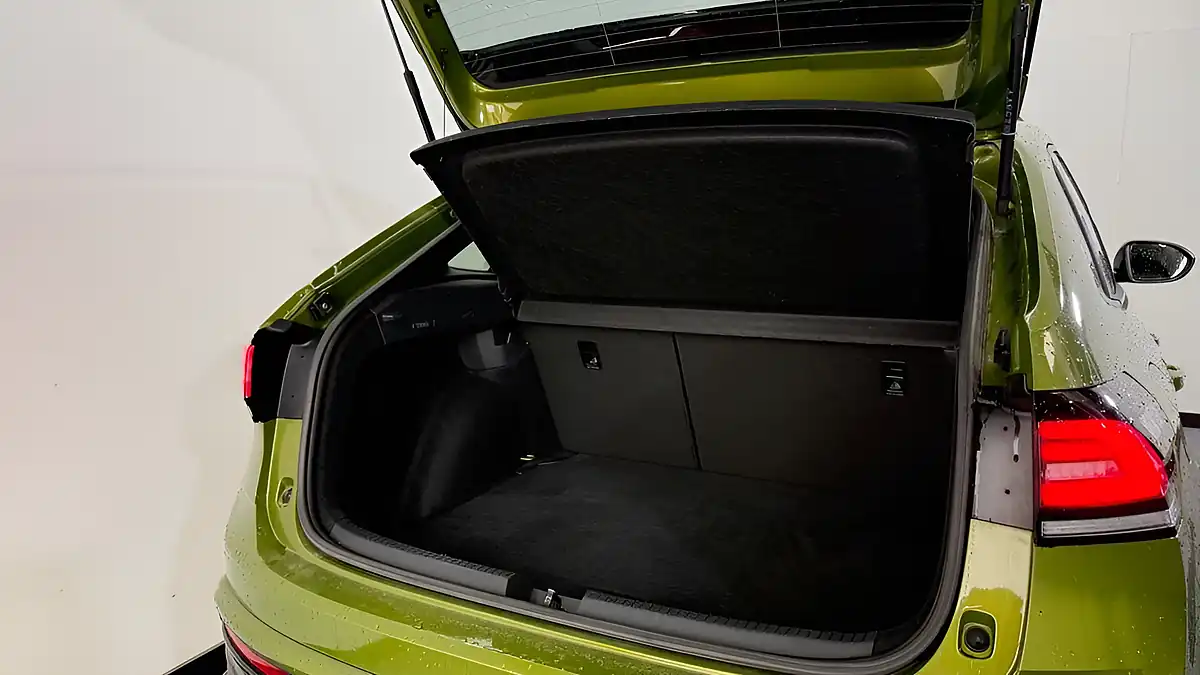 Used 2024 Volkswagen Taigo R-Line Green - Interior and Exterior details 20