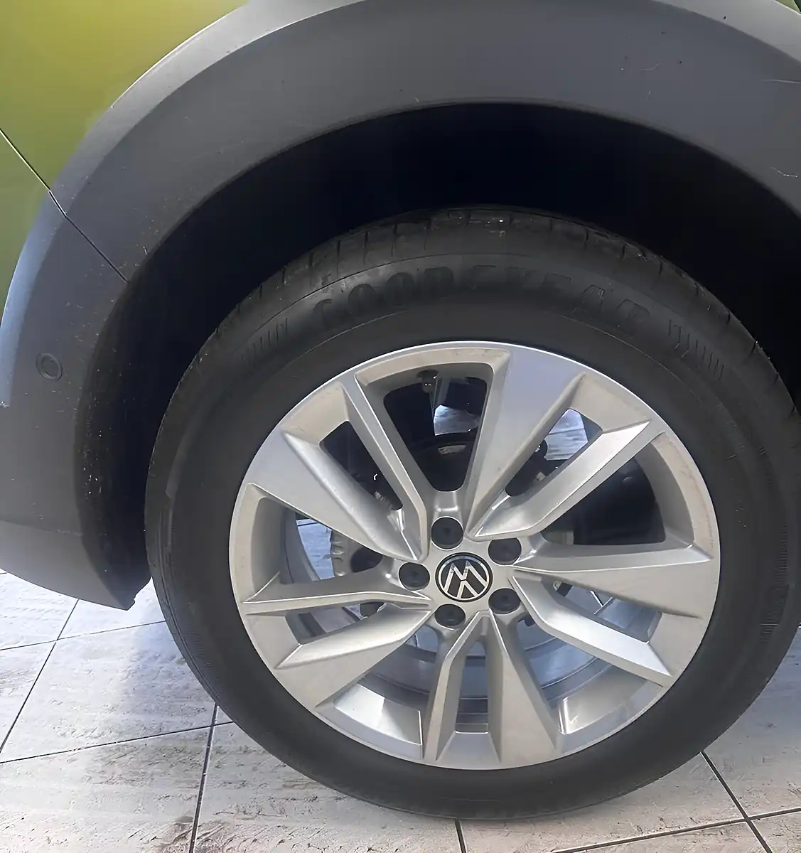 Used 2024 Volkswagen Tiago Life Green Metallic - Interior and Exterior details 9