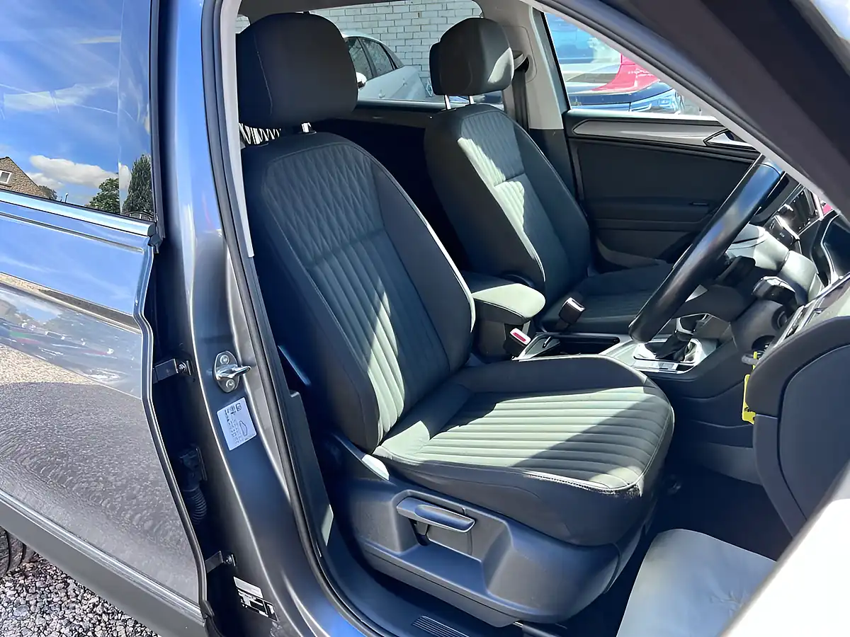 Used 2024 Volkswagen Tiguan Allspace Life Grey - Interior and Exterior details 8