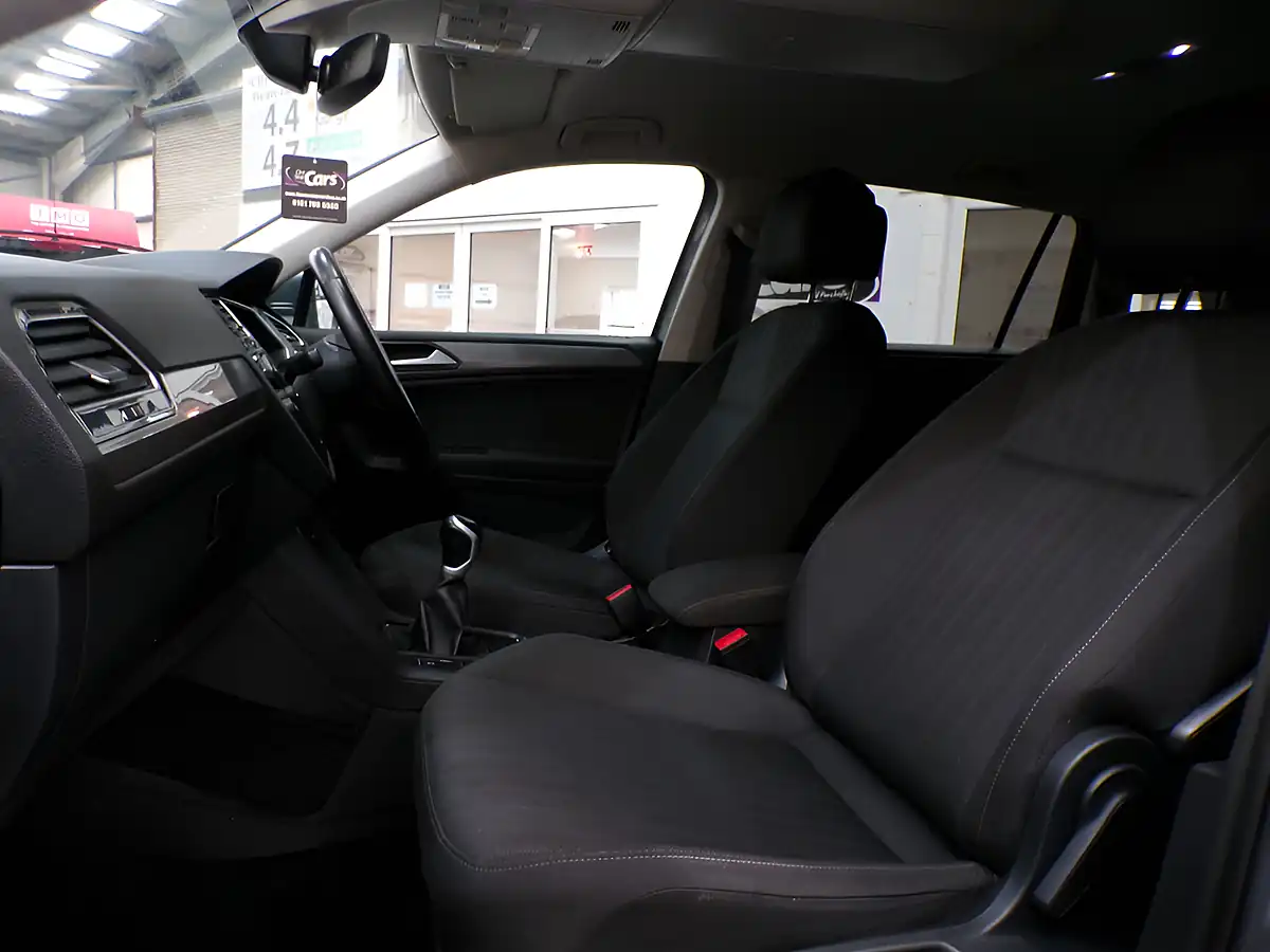 Used 2024 Volkswagen Tiguan Allspace Life Grey - Interior and Exterior details 12