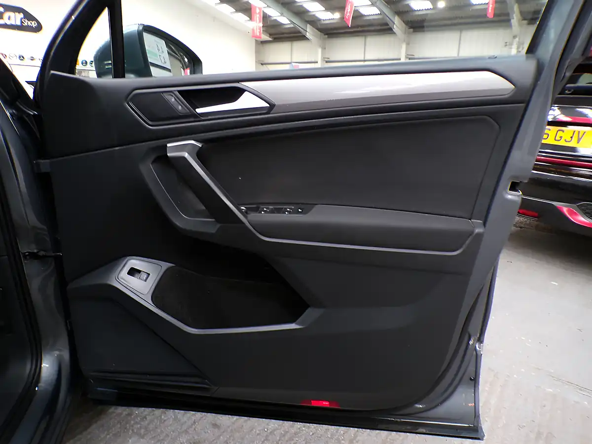 Used 2024 Volkswagen Tiguan Allspace Life Grey - Interior and Exterior details 13