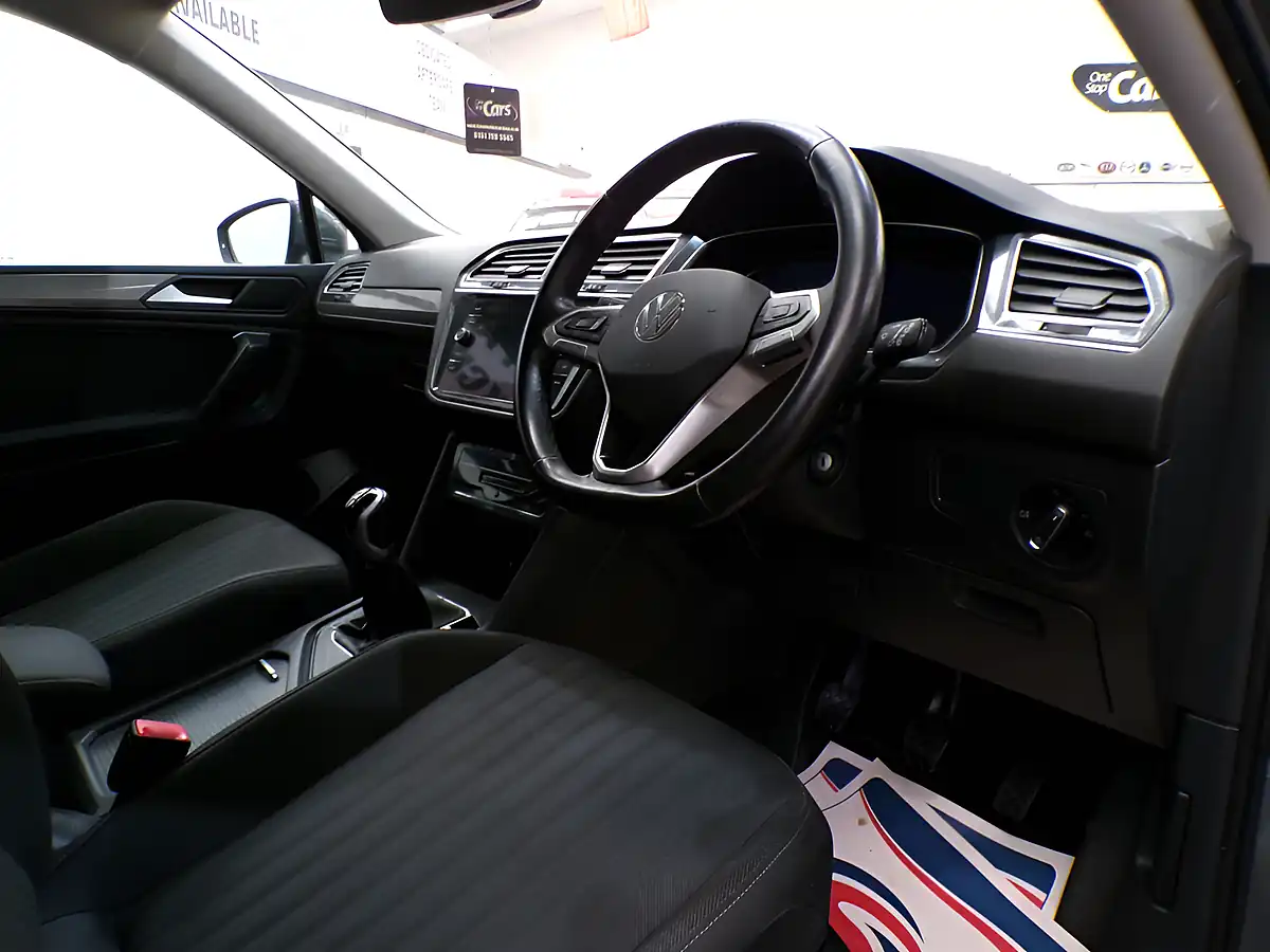 Used 2024 Volkswagen Tiguan Allspace Life Grey - Interior and Exterior details 14
