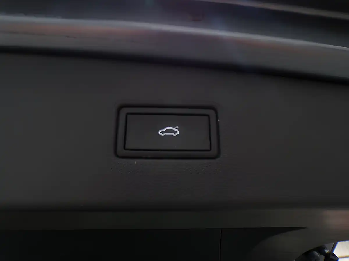 Used 2024 Volkswagen Tiguan Allspace Life Grey - Interior and Exterior details 20