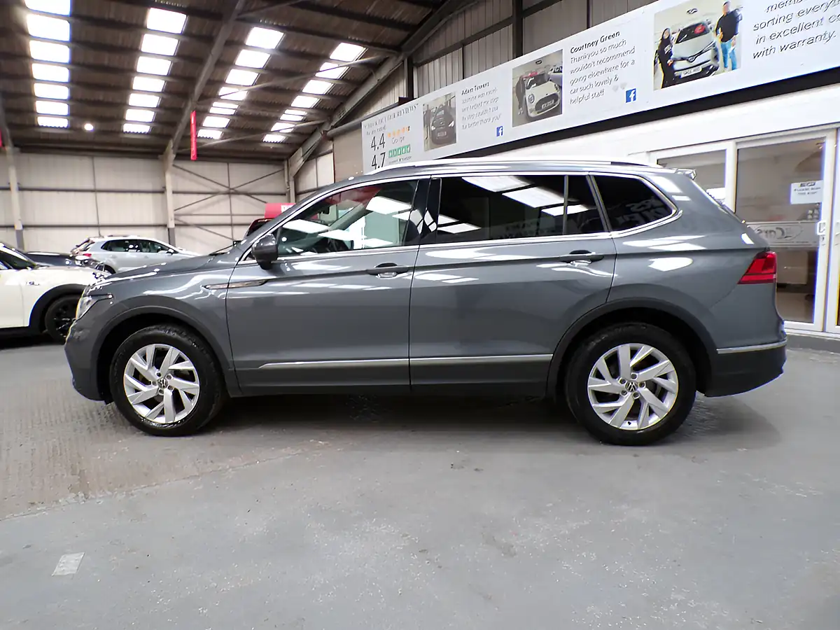 Used 2024 Volkswagen Tiguan Allspace Life Grey - Interior and Exterior details 5
