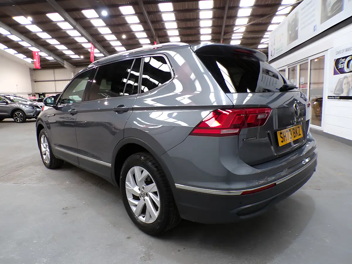 Used 2024 Volkswagen Tiguan Allspace Life Grey - Interior and Exterior details 6
