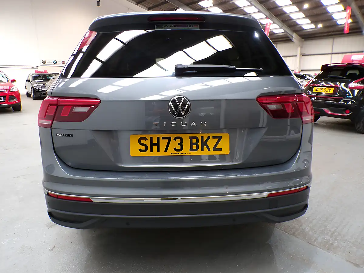 Used 2024 Volkswagen Tiguan Allspace Life Grey - Interior and Exterior details 7