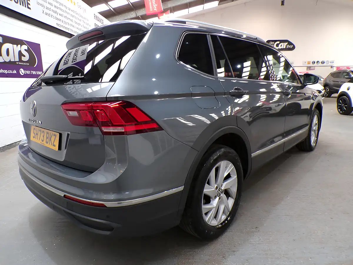 Used 2024 Volkswagen Tiguan Allspace Life Grey - Interior and Exterior details 8