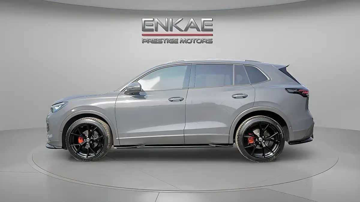 Used 2024 Volkswagen Tiguan Match Grey - Interior and Exterior details 6
