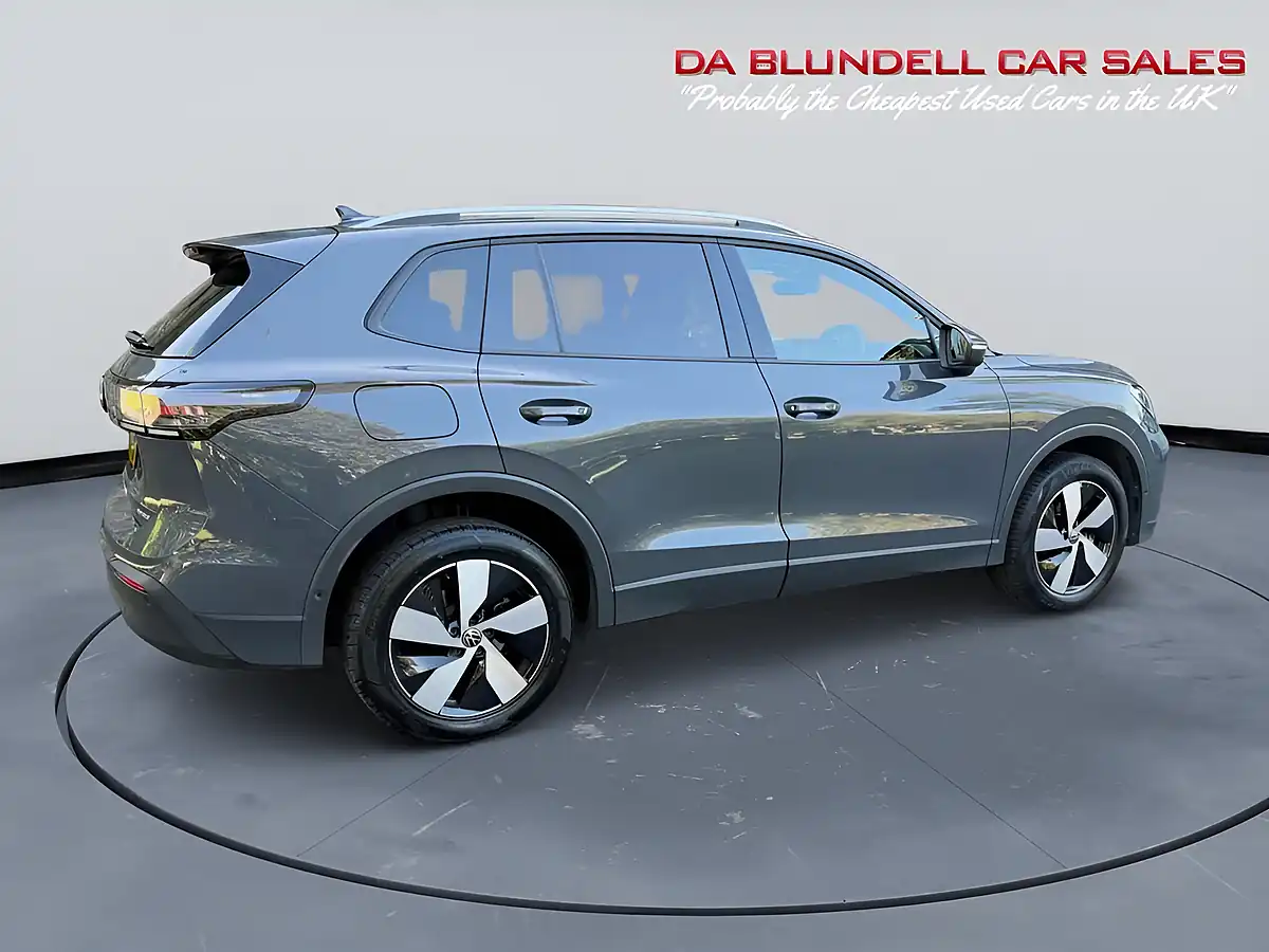 Used 2024 Volkswagen Tiguan Match Grey - Interior and Exterior details 10
