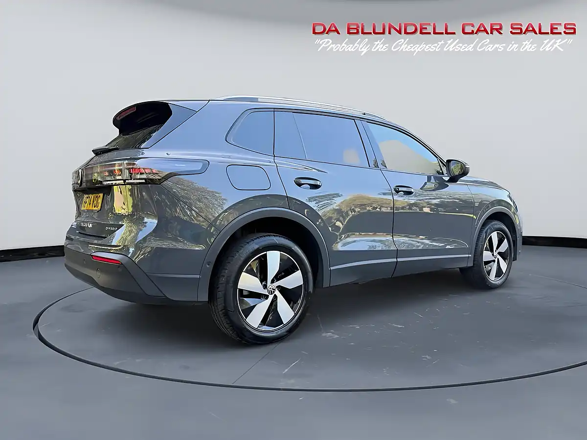 Used 2024 Volkswagen Tiguan Match Grey - Interior and Exterior details 11