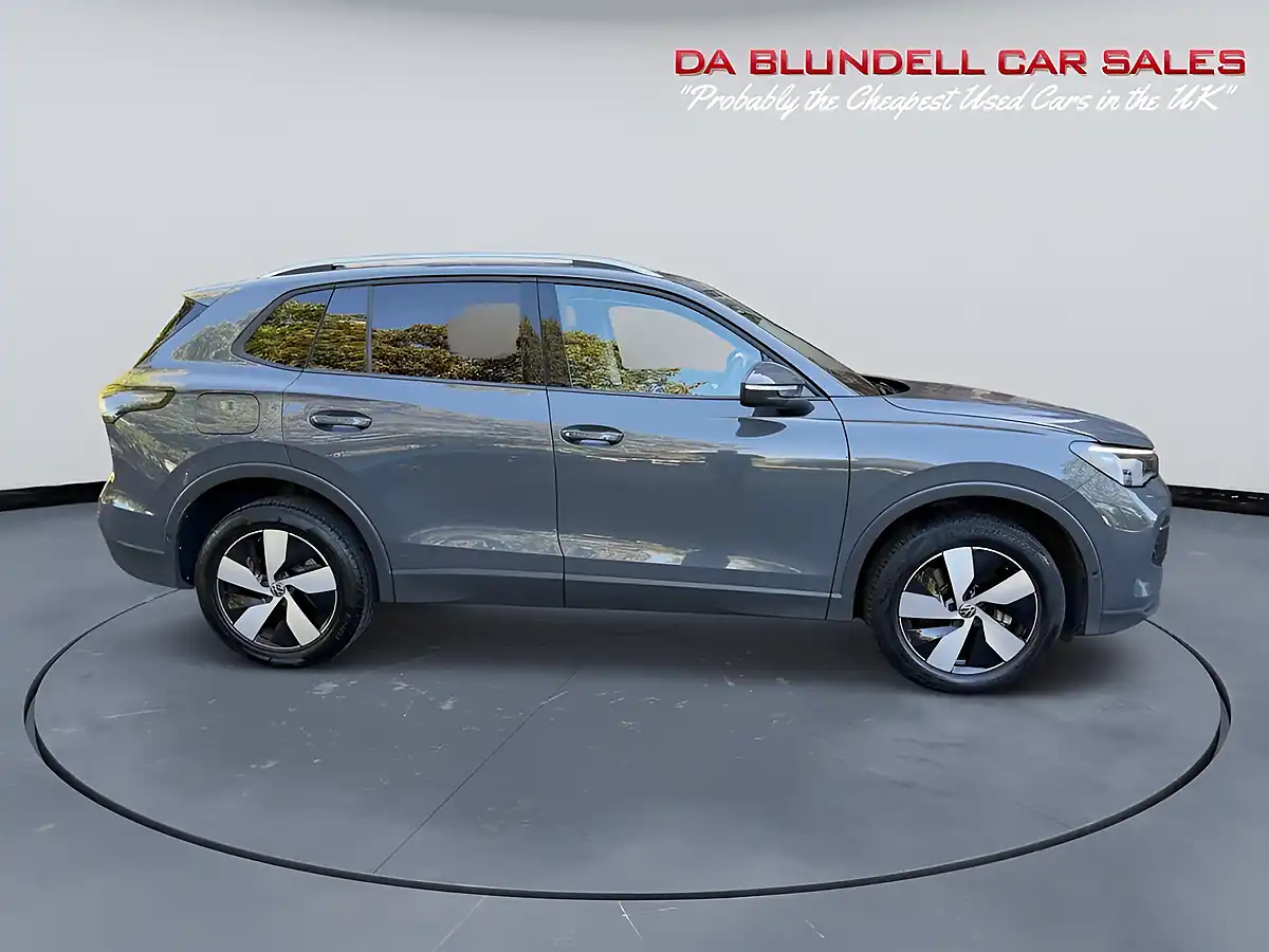 Used 2024 Volkswagen Tiguan Match Grey - Interior and Exterior details 3