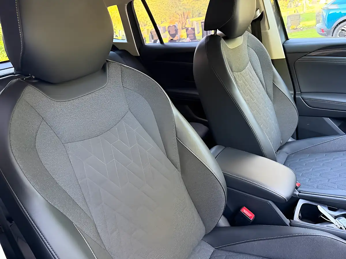 Used 2024 Volkswagen Tiguan Match Grey - Interior and Exterior details 5