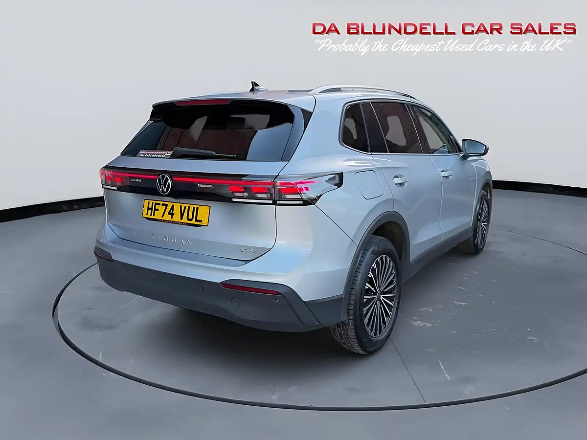 Used 2024 Volkswagen Tiguan Match Silver - Interior and Exterior details 12