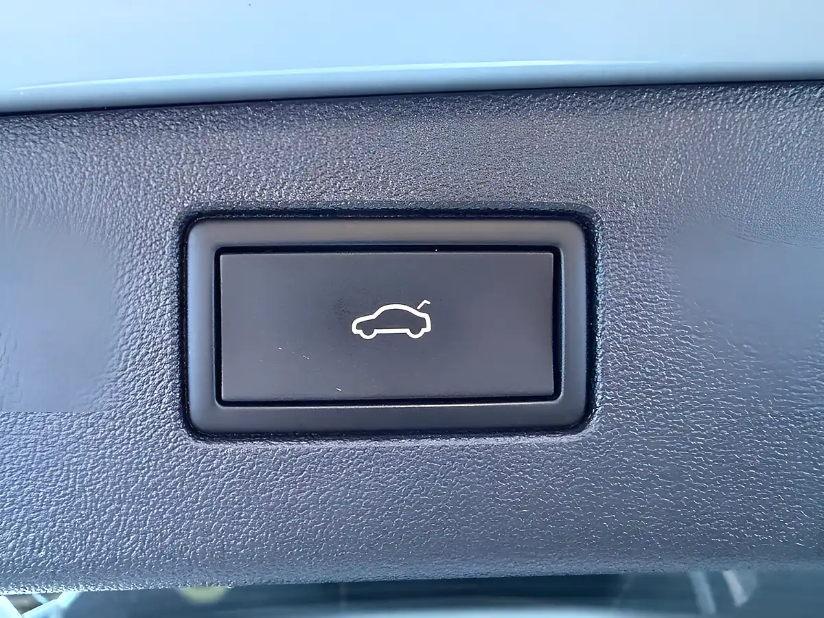 Used 2024 Volkswagen Tiguan Match Silver - Interior and Exterior details 17