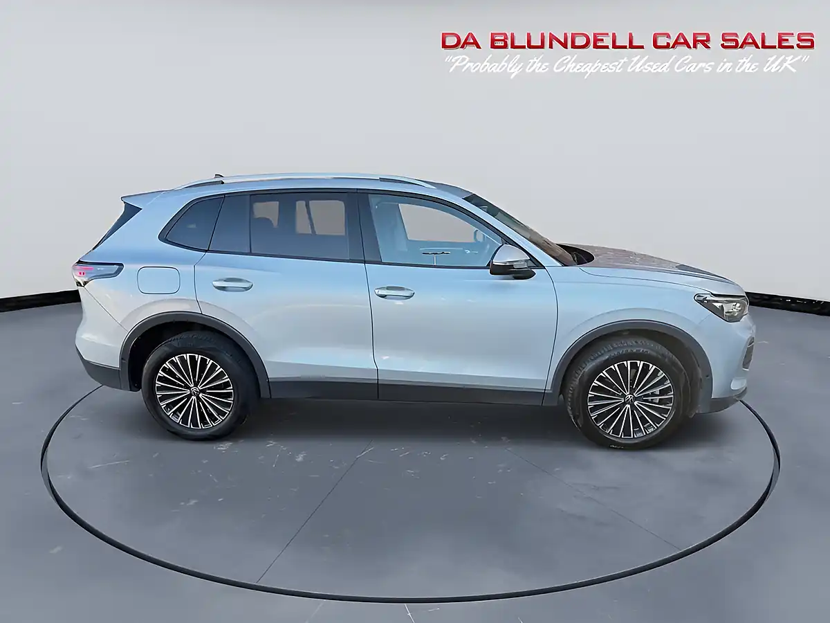 Used 2024 Volkswagen Tiguan Match Silver - Interior and Exterior details 3