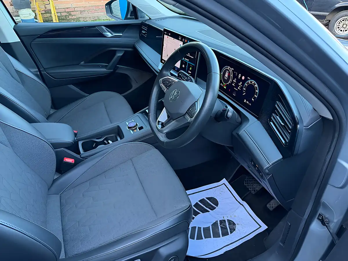 Used 2024 Volkswagen Tiguan Match Silver - Interior and Exterior details 4