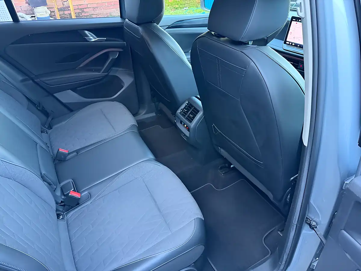 Used 2024 Volkswagen Tiguan Match Silver - Interior and Exterior details 6