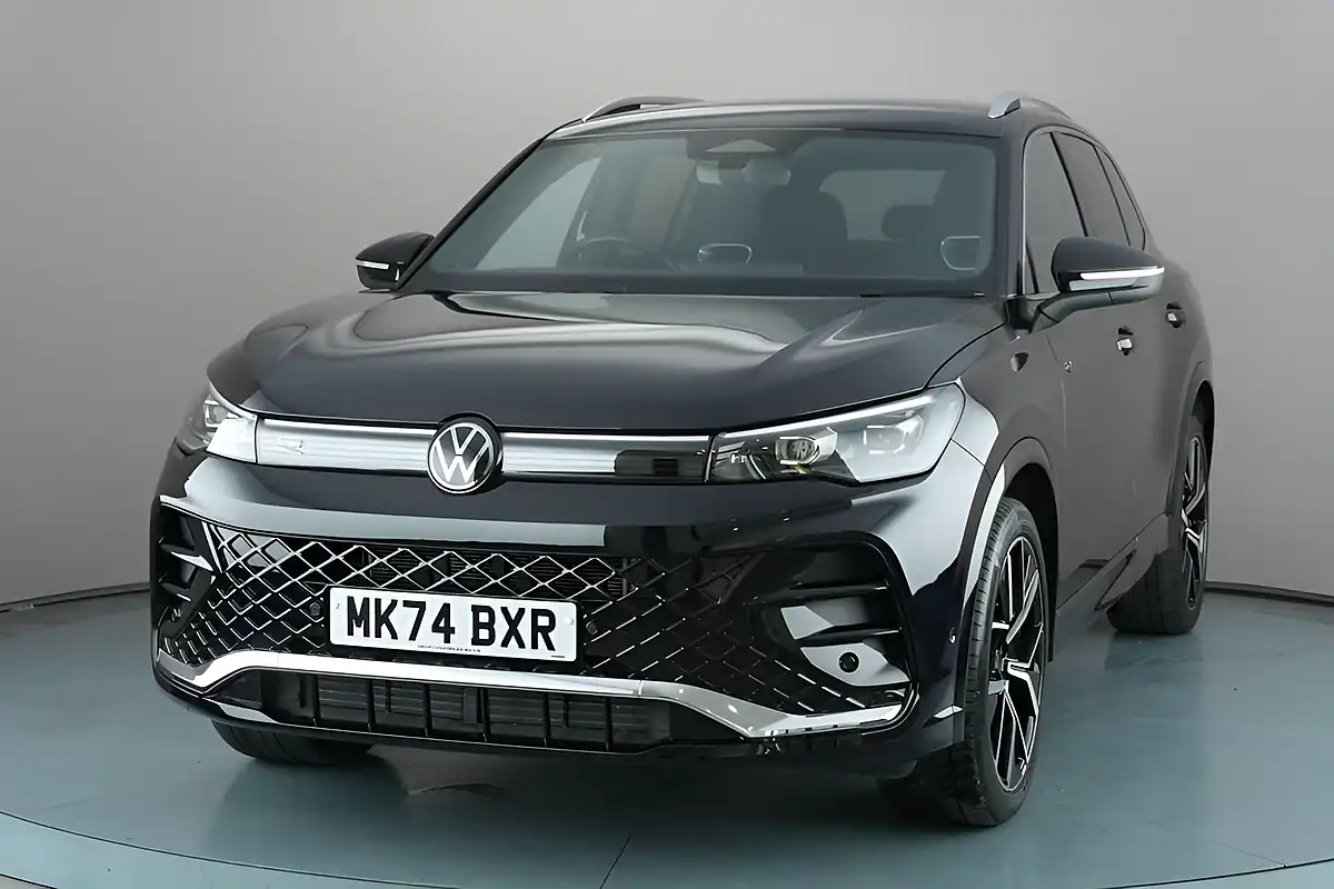 Used 2024 Volkswagen Tiguan R-Line Black - Interior and Exterior details 3