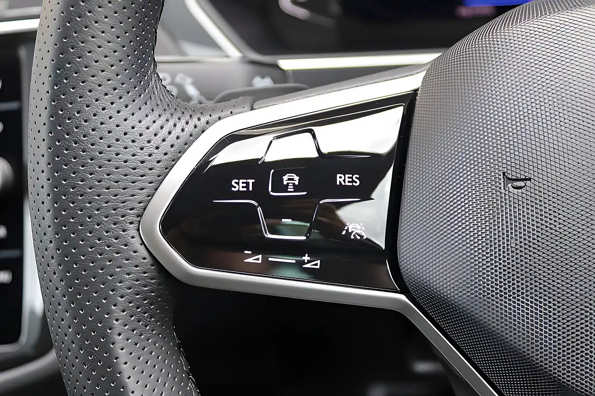 Used 2024 Volkswagen Tiguan R-Line Edition White - Interior and Exterior details 14