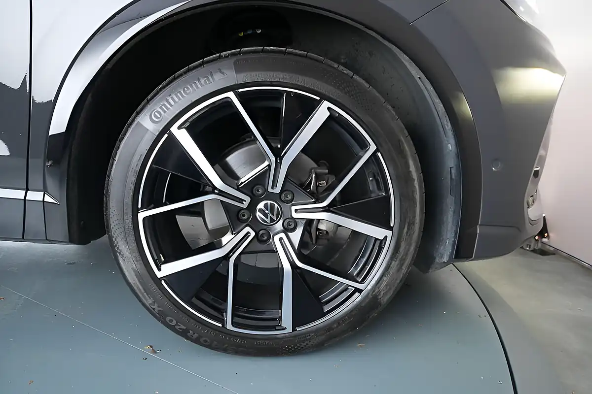 Used 2024 Volkswagen Tiguan R-Line Grey - Interior and Exterior details 12
